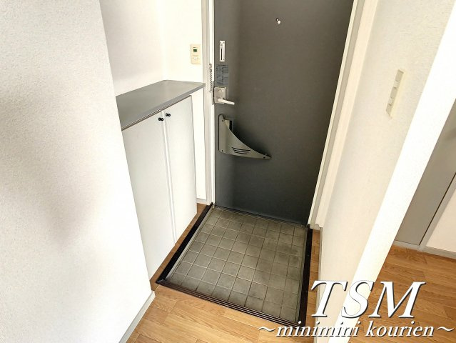 サンビーム元町の玄関|シューズボックス付きの玄関