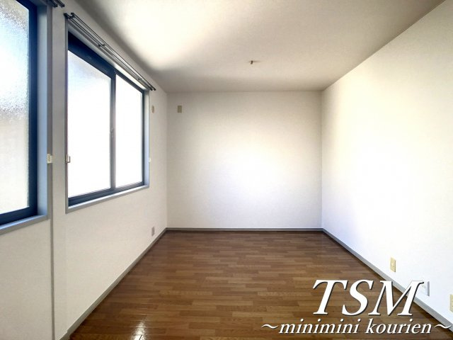 サンビーム元町の居間・リビング