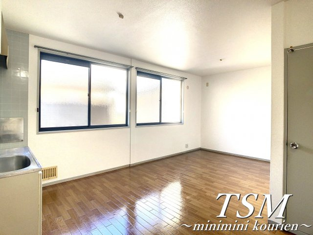 サンビーム元町の居間・リビング