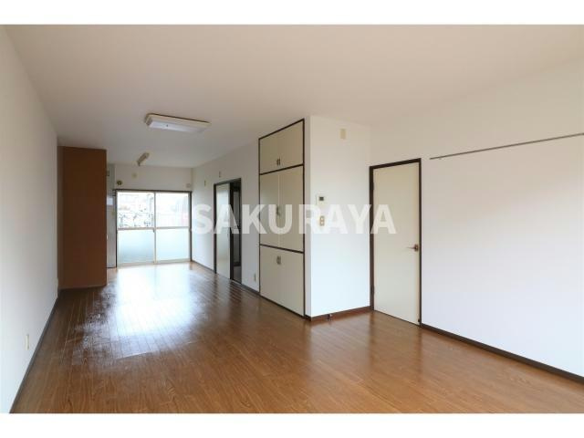 メゾンドソアの居間・リビング|現況と異なる場合がございます。