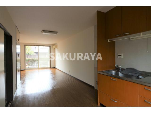 メゾンドソアの居間・リビング|現況と異なる場合がございます。