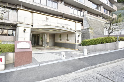 【エントランス】 | 日神パレステージ光陽台 | 日勤管理でとても綺麗に管理されているマンションです。
