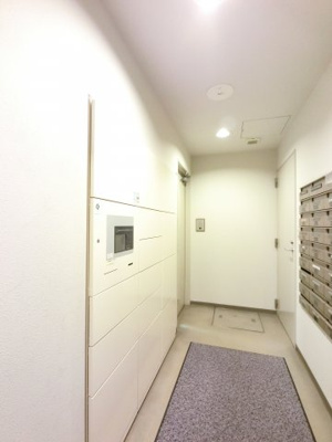 【その他共用部分】 | コスモ蒲田 | 宅配ボックスです。
ご不在時に荷物が受け取れるので大変便利です。