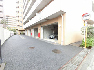 【駐車場】 | 機械式駐車場です。
雨除けがあるので安心です。