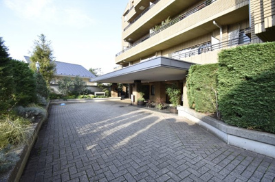 【エントランス】 | コスモ横濱山手ヒルズ | 毎日通るエントランスはこのようになっています。
物件しっかり管理されております。