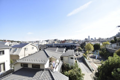 【展望】 | エクレール妙蓮寺 | ２階のお部屋ですが実際の高さは２階より高く、前面も高い建物がないので、開放感◎です♪