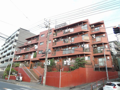 【外観】 | ライオンズマンション大倉山第3 | 東急東横線「大倉山」駅徒歩6分！
忙しい朝が助かる立地、暮らしにゆとりが生まれます♪
二面バルコニーのため通風良好です。