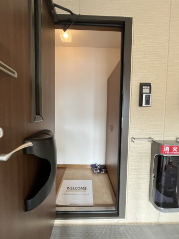 グランシャリオ堀川C棟の玄関