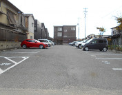 【駐車場】 | シェレナGARDEN | 駐車場完備です