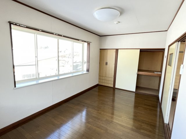 コーポフレンズの寝室|開放的な寝室です