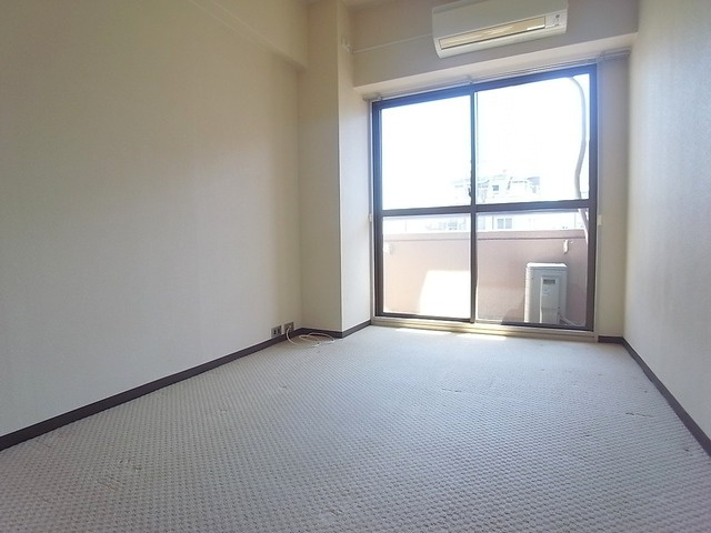 ネオダイキョー神戸元町の居間・リビング