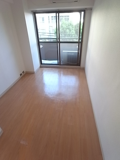 ネオダイキョー神戸元町の居間・リビング