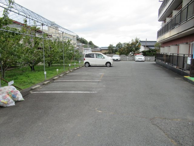 ラポール前田Cの駐車場