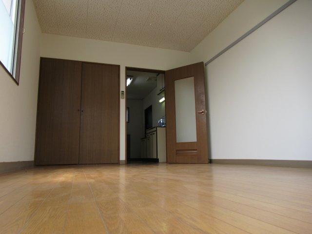 ラポール前田Cの洋室