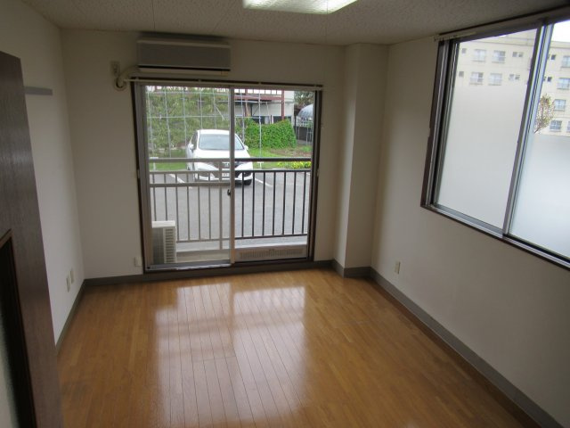 ラポール前田Cの洋室