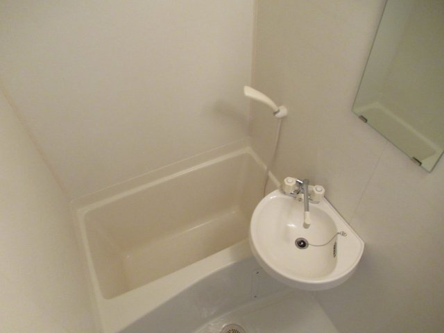 ラポール前田Cの浴室