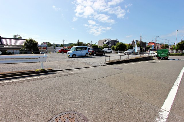 平野秋留パーキングの駐車場|駐車場出入り口