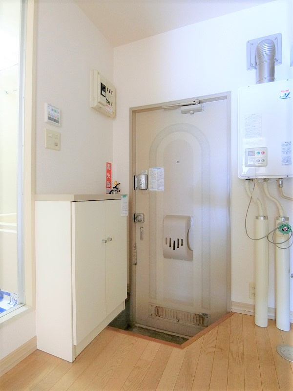 ユーロハイツ名須川の玄関