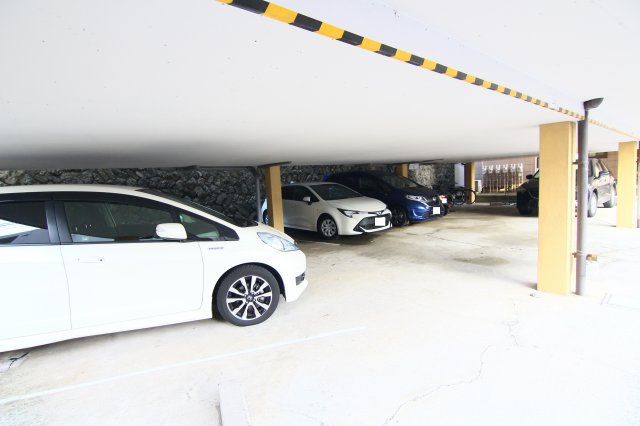 ＫＡＴＯＵハイツの駐車場