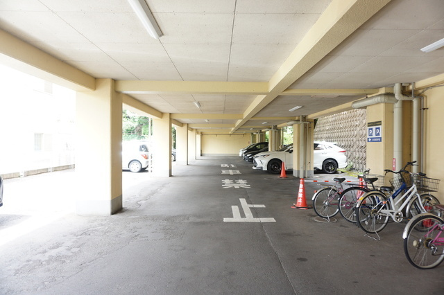 KANNO高松マンションの駐車場