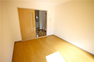 【居間・リビング】 | ソレイユIII | ゆったりとしたリビングです