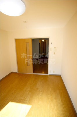 【寝室】 | ソレイユIII | 落ち着いて過ごせるお部屋なので、寝室にいかがでしょうか