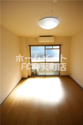 【居間・リビング】 | ソレイユIII | 使いやすいリビングです