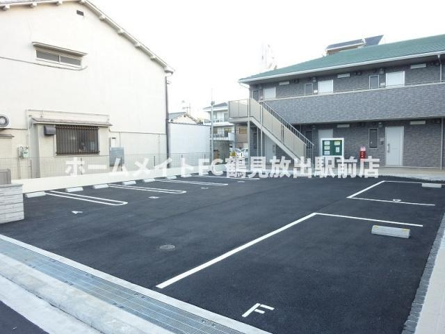 Ｔ-Ｆｏｒｅｓｔ　Bの駐車場