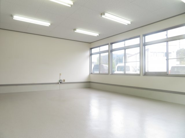 マルナカハイツ（テナント）の洋室