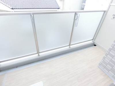 【バルコニー】 | エスプレイス神戸ハーバーウエスト | 外からの目が気にならないバルコニーで洗濯物が干せます