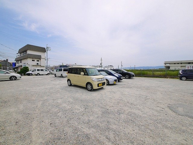 トレフビルテナントビルの駐車場