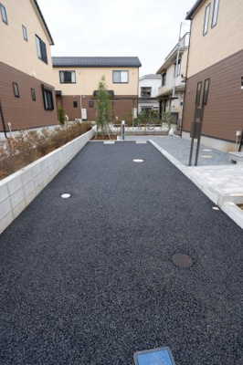 【駐車場】 | 美樹戸建貸家C棟 | 縦列2台の駐車場付きです！近隣に外部の駐車場が少ないので大きなアドバンテージになると思います！管理：大興住建