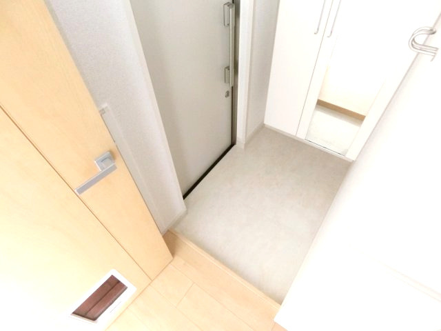 プラザハウスの玄関