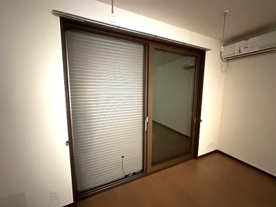【セキュリティ】 | レオーネ | 防犯シャッター雨戸付きなので夜やお出かけ時も安心です！雨戸は冬場の寒さ対策にもなります◎