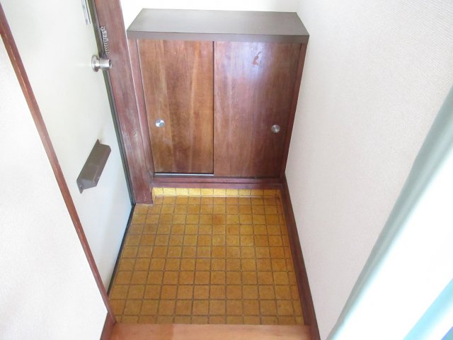 ラポール前田 Aの玄関