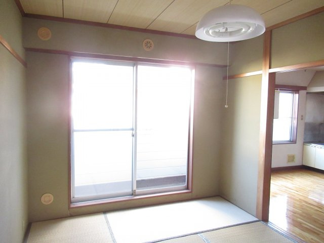 ラポール前田 Aの和室