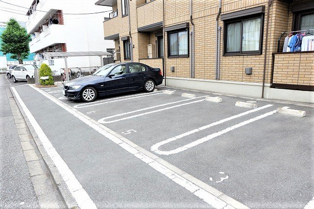 シャンティの駐車場