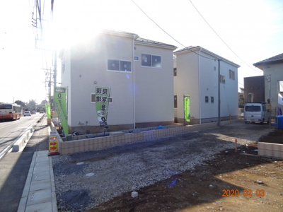 【前面道路含む現地写真】 | 現地見学会　さいたま市見沼区御蔵　南道路に面する新築分譲住宅全2棟 | 前面道路含む現地写真です