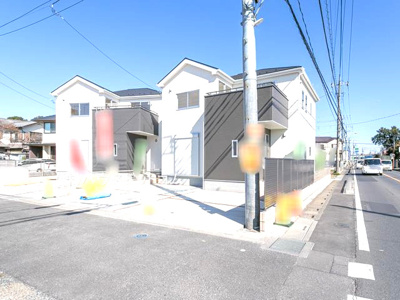 【前面道路含む現地写真】 | 現地見学会　さいたま市見沼区御蔵　南道路に面する新築分譲住宅全2棟 | 前面道路含む現地写真です。さいたま市見沼区の不動産を購入してはいかがでしょうか。当社では現地見学会開催中です。