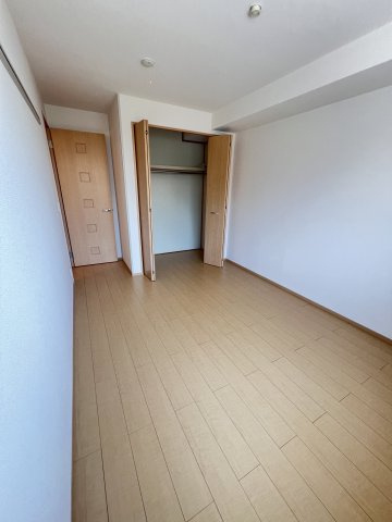 ウィルモアセブンの洋室|【北洋室６帖】クローゼット、照明、エアコン付き