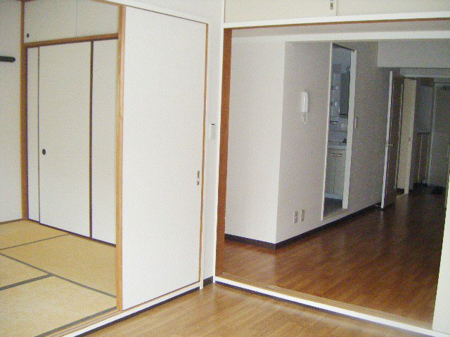 ハイネス萩の収納|天袋収納あります