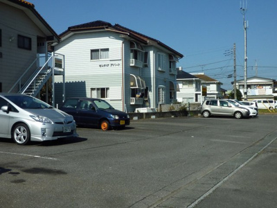 【外観】 | 出し山駐車場A | 長さに余裕のある、舗装駐車場です