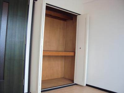 ホワイトクレステの収納|クローゼット