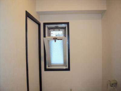 ホワイトクレステのその他|トイレ窓