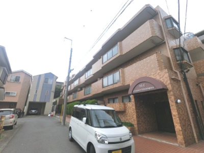 【外観】 | ニックアーバンハイム二俣川 | 大人気相鉄線「二俣川」駅から徒歩７分の好立地！
閑静な住宅街に建つ大人気の新耐震マンションです。
外観きれいで物件しっかり管理されております。
