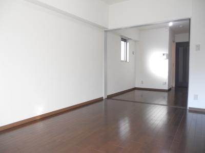 エストレーラの居間・リビング|内装