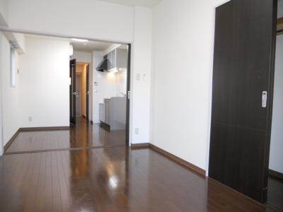 エストレーラの居間・リビング|内装