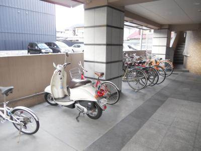 エストレーラの駐車場|駐輪場