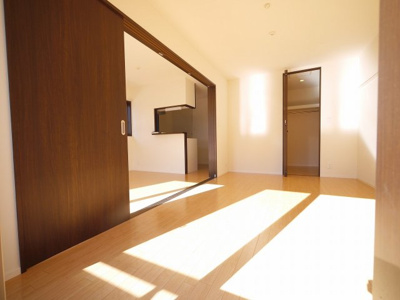 【洋室】 | ラルーチェ