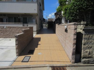 Calluna（カルーナ）のエントランス